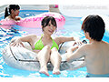 リゾートプールNTR 専属イイ女×大人のビキニ...背徳感と開放感が交錯するNTRドラマ―。 新妻ゆうか